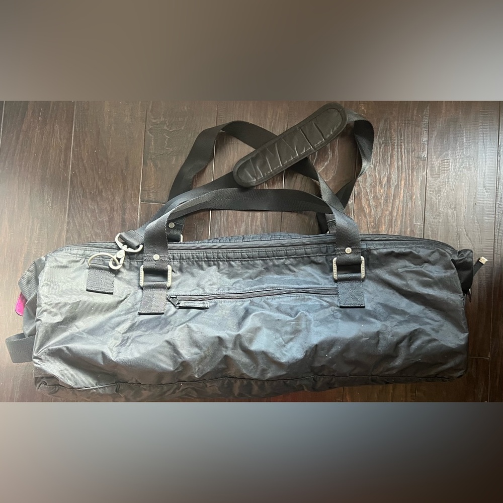 Rare VTG Lululemon ‘Bon Voyage’ Large Yoga Gym Duffel Bag Black w/ Pink Lining